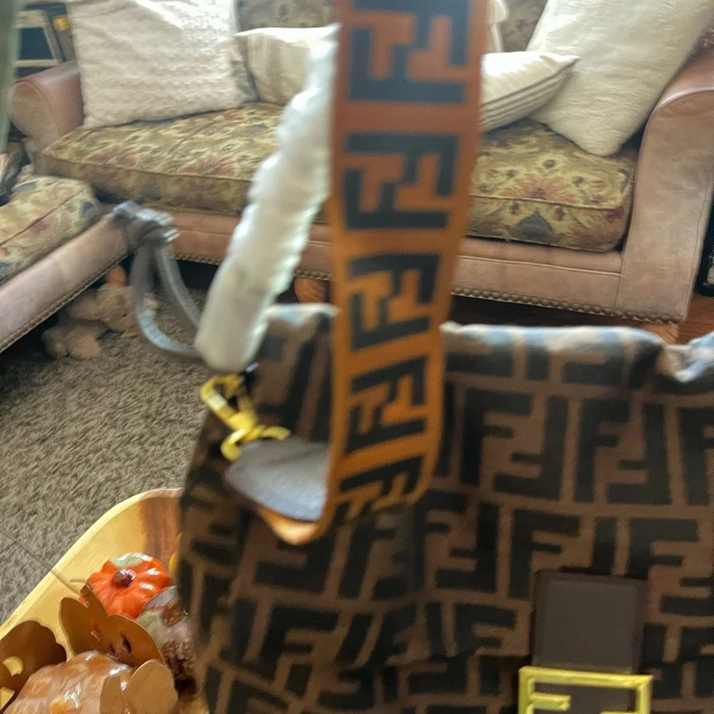 Fendi Two piece bundle wallet and bag and they are GORGEOUSSSS - Picture 10 of 16